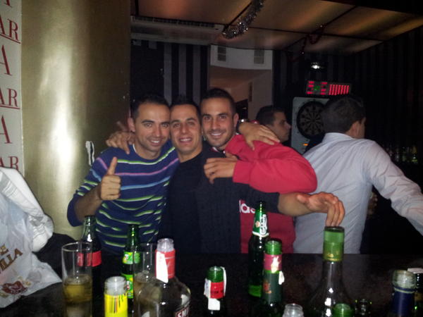 minicoi11's tweet photo. La noches buena cn los colegas ........... http://t.co/TdZvgd7j