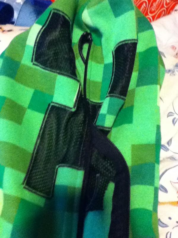 ICTONfan's tweet photo. @RookieMC97 #FavPresent THIS JACKET. http://t.co/Cy6QkR1U