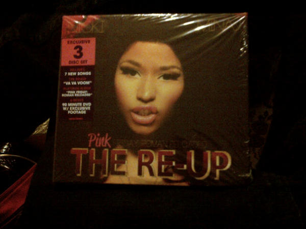 SamMilnthorpe's tweet image. @NICKIMINAJ OMG look what I got for christmas, love it #3CDS #TRUEFAN