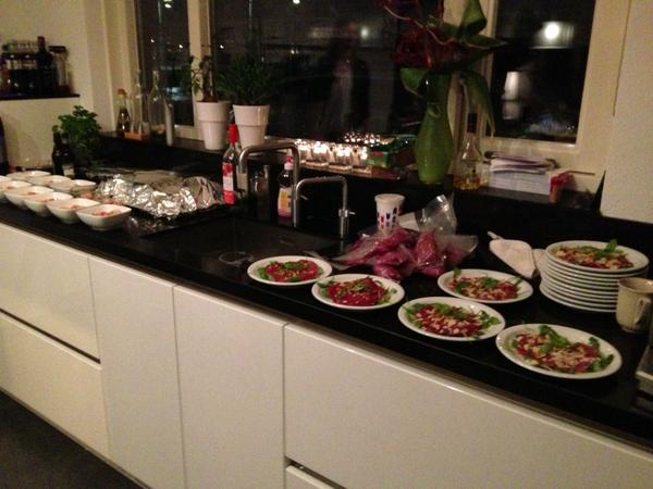 FrankHarleman's tweet photo. Het kerst diner kan beginnen http://t.co/Hefra9H4