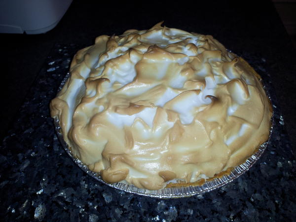 geofukie's tweet photo. Lemon Meringue pie for Nan http://t.co/9Nn8HtRI