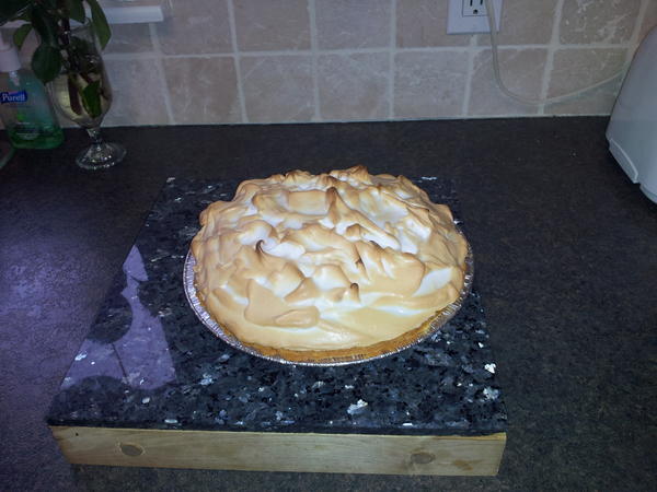 geofukie's tweet photo. Lemon pie for Man http://t.co/wGSzjpY5