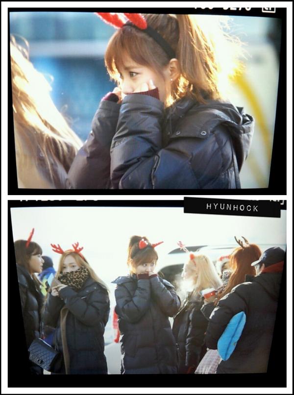 [PIC][24-12-2012]SNSD khởi hành đi Nhật Bản vào sáng nay + 8 thành viên đeo bờm giáng sinh trước sân bay + Sunny vắng mặt vì ốm - Page 6 A-15URMCYAA_DoN