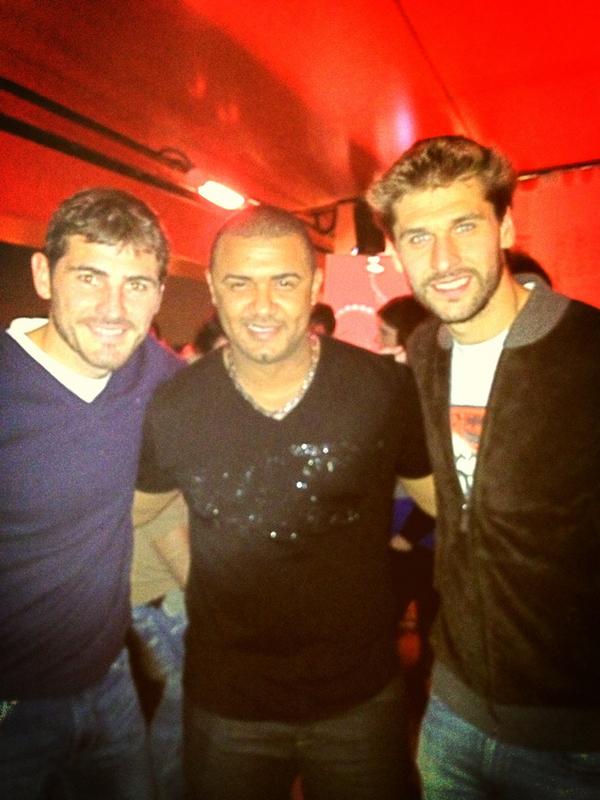 henrymendez_'s tweet image. Con dos de los más grades del deporte de este país, después del partido #IkerCasillas #fernandollorente grandes