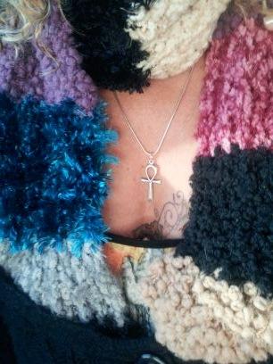 meliseclypse's tweet image. Cleavage in colors #perrequest