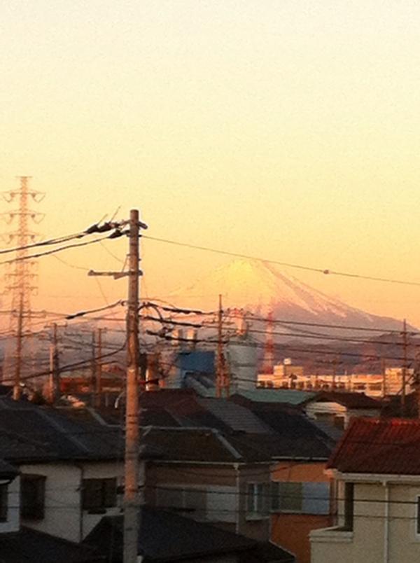 taqism's tweet photo. good morning from my room http://t.co/SpxCqGnx