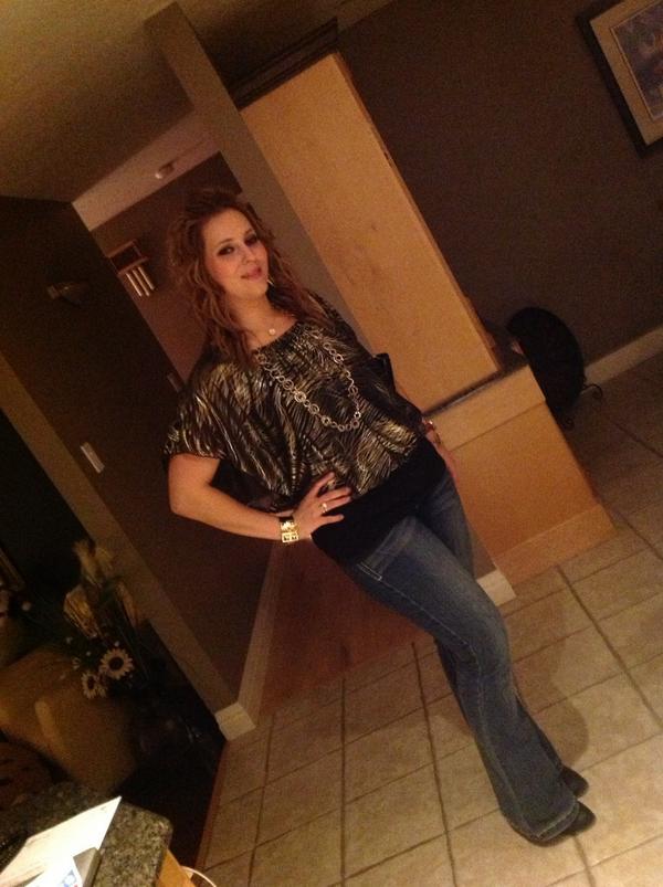 daynaodow's tweet photo. Night out http://t.co/myZZEJSl