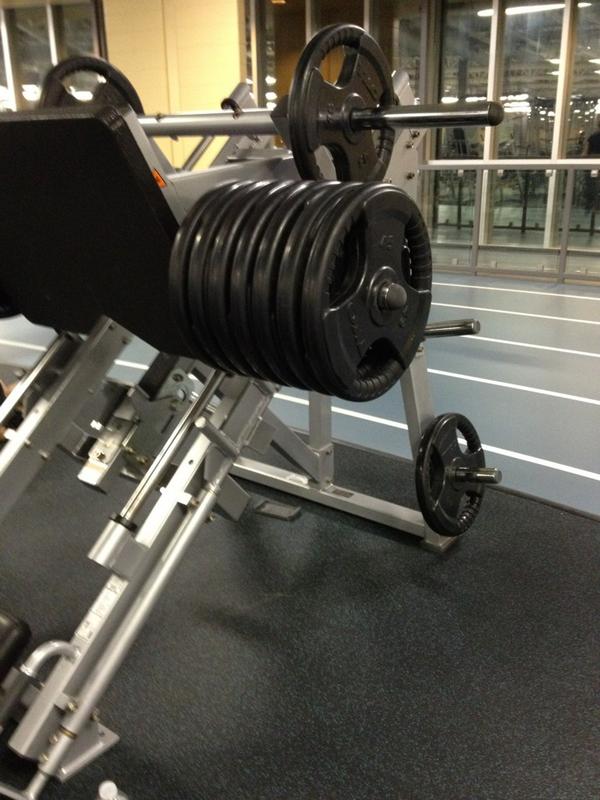 AlexVillen's tweet photo. @Pufff89 ma essayer de pas vomir cette fois si #gymsanssauce #legpress #pasdepartner http://t.co/NhzujAkv