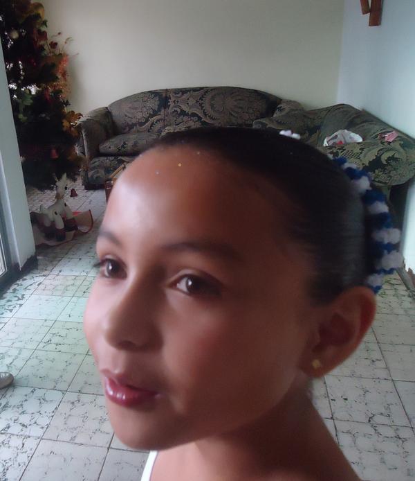 JIMENCO's tweet photo. @valenmenco  miralaa iba para su primera presentacion de ballet jeje muy linda :) http://t.co/emOgkbej
