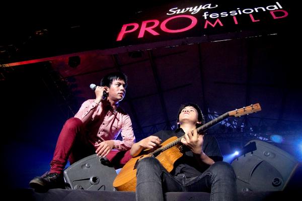 event_GG's tweet photo. @surya_promild #promildtour2012bestmoment @dmasivband cc : @dmasivrian @kikidmasiv @rai_galaxy @whydmasiv | 26 05 12 | http://t.co/DucYU5TB