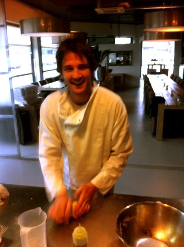 Voorbereidingen met Daan voor kerstdiner met familie.