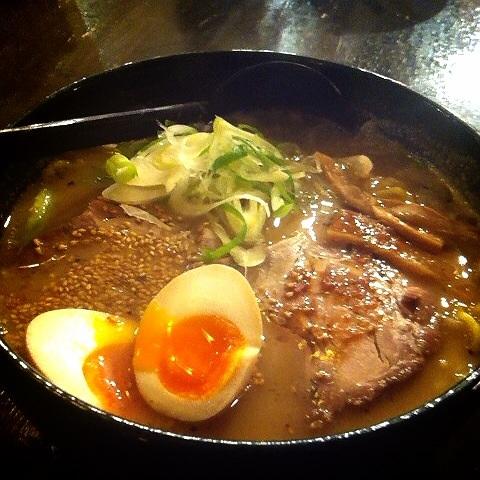 mottchin's tweet photo. やっぱり、北海道にきたら味噌ラーメン((o(´∀｀)o)) http://t.co/hDjncP8I