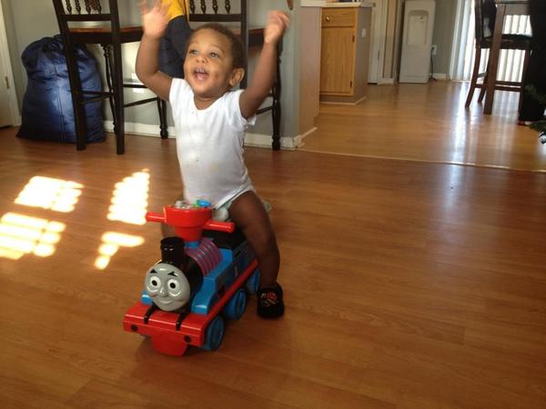 JakaylaHart's tweet photo. Happy baby on Christmas Eve http://t.co/e4MzVc6L
