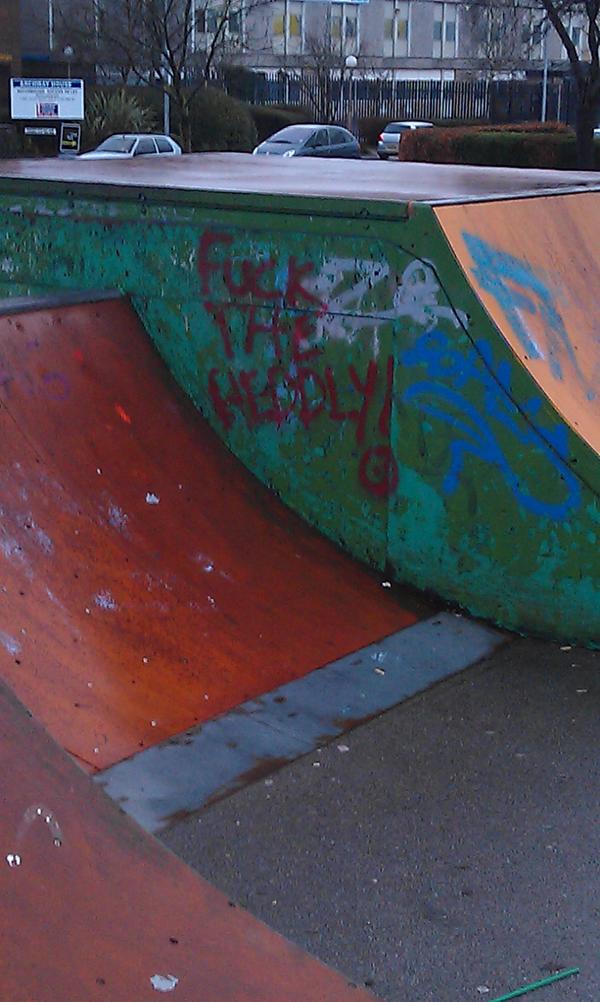 bobbystweets's tweet image. Somehow, this just doesn&apos;t look right in pidgin Welsh. #middleclassrevolt