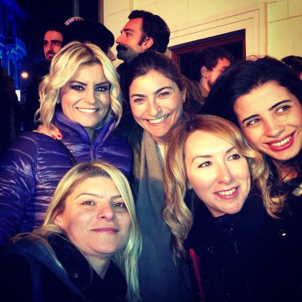 ecevahapoglu's tweet photo. Girls at #HELLOStreetParty :) http://t.co/Qm1apod4