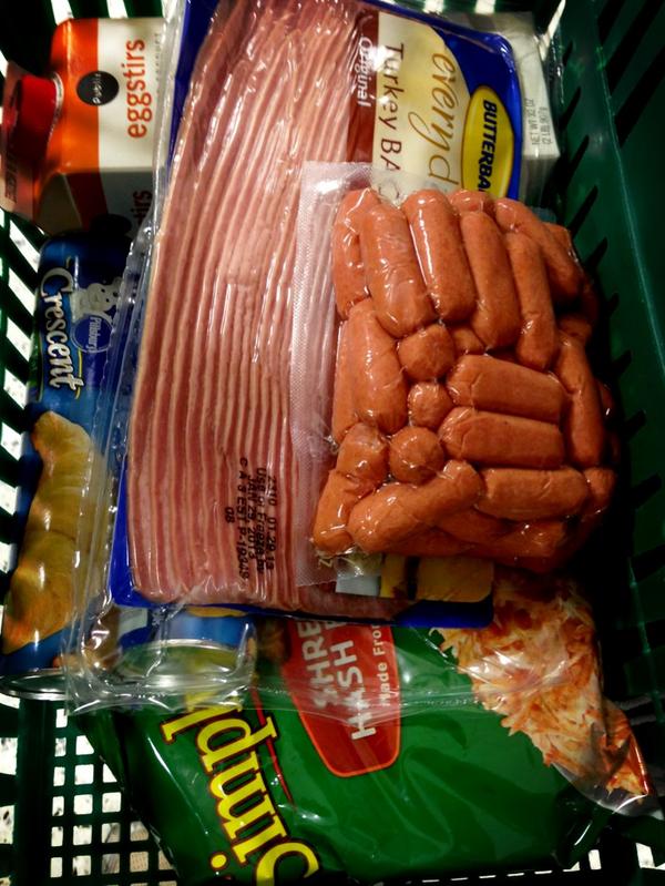 jojoclare's tweet image. Stocking up for traditional Harbin family Xmas breakfast! You ready @DaveInDecatur @ft_33?!