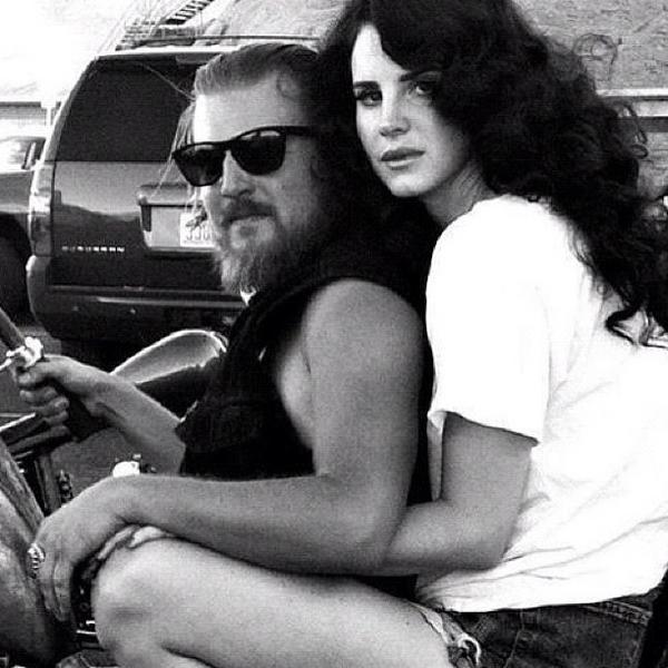 LanaDelRa's tweet photo. Ride http://t.co/fift8RZw
