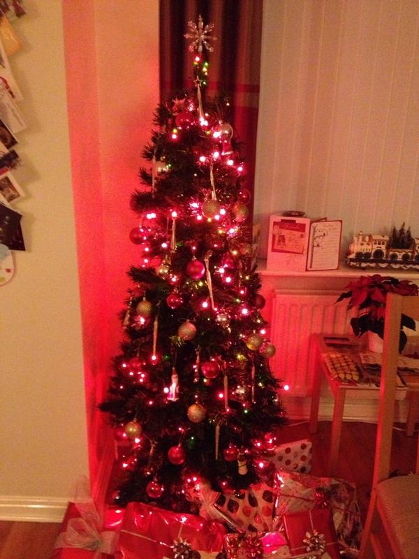 merrytyler's tweet photo. A red Xmas tree for a Christmas in Liverpool. Happy Christmas all! http://t.co/vFpmwDla