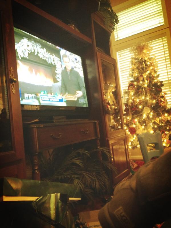 oegriffo's tweet image. family tradition to sit around the living room and watch Maury. ya dayyum right. #griffithsolutions #notproblems