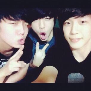 KPOP WORLD INA on Twitter: "Bang twin ~ yongguk, yongnam and right is  himchan kkk ~ http://t.co/fRPH0K92" / Twitter