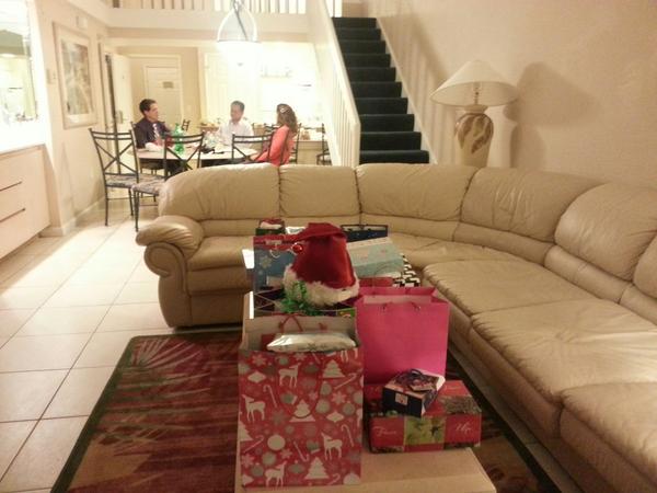 CafeConConchas's tweet image. Its Jesus' birthday yet we get all the gifts #GenerousGod #givingGod #thankyou #happybirthdayjesus #merrychristmas