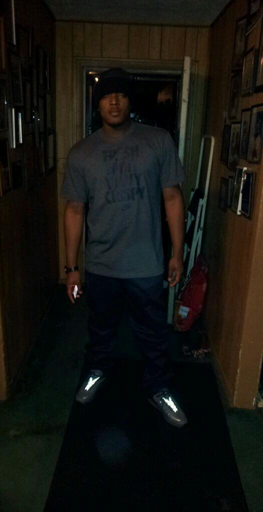 SumBossCityShit's tweet image. Jus Leannnnn!!!!!!! Ah Lil Peeeee!!!!!!! 

#LeviBeanie #LeviPants #NikeShirt #NikeAir Maxes