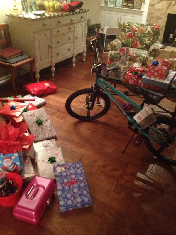 BrianRoby502's tweet photo. Santa showed up with a trick style Mongoose BMX for my daughter, merry Xmas to daddy I will own the pegs http://t.co/LIxSWBkK