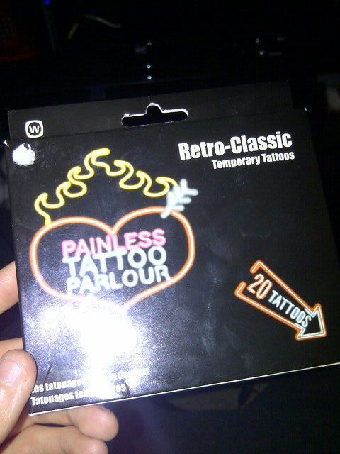 liamcory95's tweet image. Can't believe one of the presents soph got me!! #knowsmetowell #funnybitch