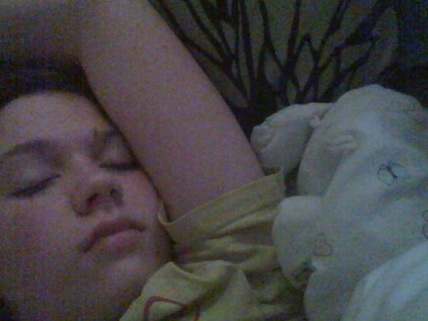 taylorhennes's tweet image. It&apos;s Christmas and Kenzie is still sleeping. #stalkingisfun