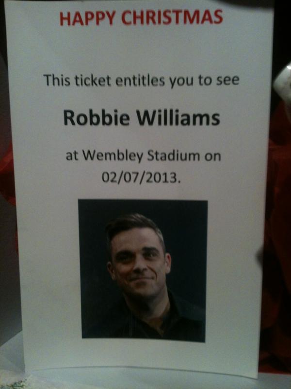 jls_chloeT's tweet photo. @robbiewilliams can't wait for this!:D happy Christmas to you all!<3 http://t.co/pT7iL6Ey