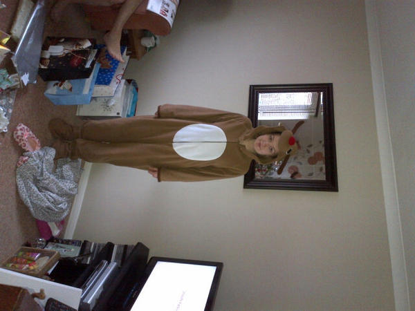 HarryRobert89's tweet photo. @faye_robert in the reindeer onesie! http://t.co/J3tFlBfX
