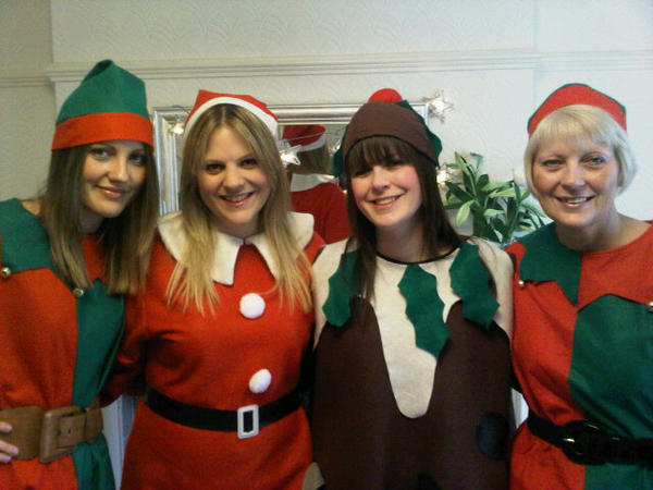 SiobhanCavanagh's tweet photo. Merry Christmas from the Cavanagh! X http://t.co/j4NPF3bH