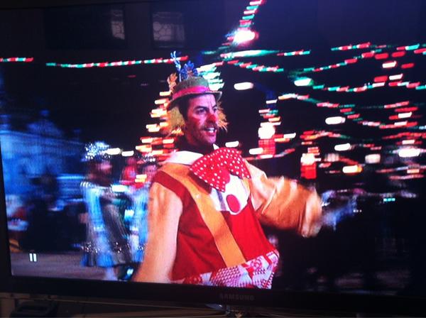 Ethan_Anderton's tweet photo. This clown in A CHRISTMAS STORY looks like Sacha Baron Cohen http://t.co/dLECATaY