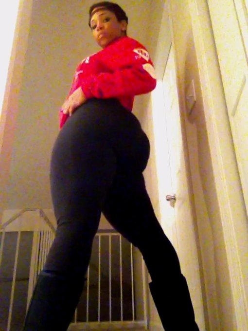 Im goin ro bed now.... But not before i post this pic... Damn Instagram #teamtwitpic LOL! http://t.c<a href="/tag/teamtwitpic"class="tags"><span>#teamtwitpic</span></a>