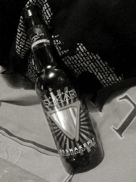 Pricey413's tweet image. Sitting back chilling, and having a nice bottle of alcohol, thanks @ENTERSHIKARI Get your bottle now! #Sssnakepitbeer