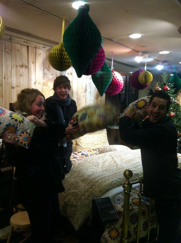 Acrobats1's tweet photo. Classy pillow fight http://t.co/NQBL2Jd2