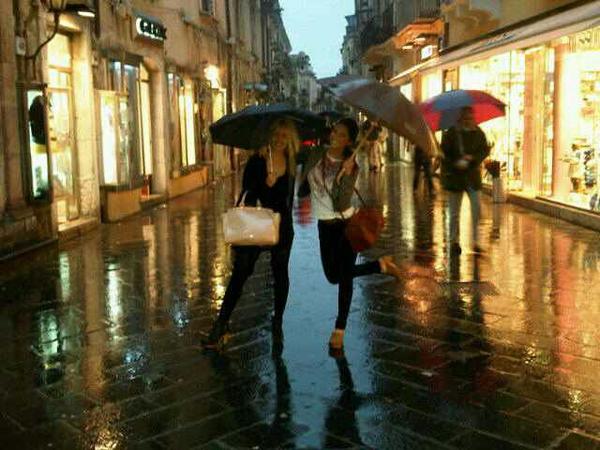 SweetWanNara's tweet photo. @wanditanara &amp; @zairana LAS AMO ....... http://t.co/kH0vLHG2"