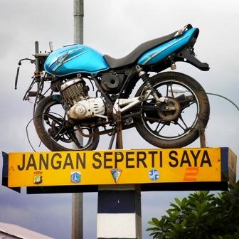 Jangan jadikan jalanan yg sepi utk ajang balap liar, krn membahayakan diri sendiri &amp; orang lain.