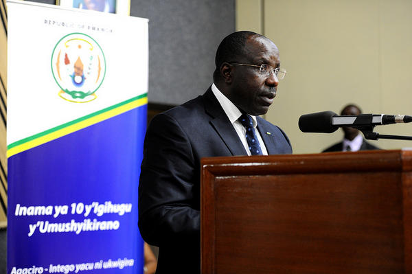Umushyikirano's tweet photo. PM @HabumuremyiP presents report of 9th Umushyikirano which is available here: http://t.co/GwfM7Dly #Umushyikirano2012 http://t.co/taiu8hhi