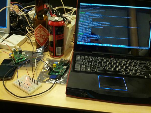 StAase's tweet image. Gøy med Workshop med raspberry pi og led lys:-D #javabin