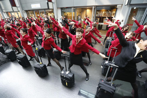Cathay Pacific CA on Twitter: "CX cabin crew flash mob to ...