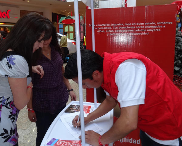 #DADIGNIDAD PUEDES DONAR: caramelos, juguetes, ropa en buen estado y alimentos no perecibles.