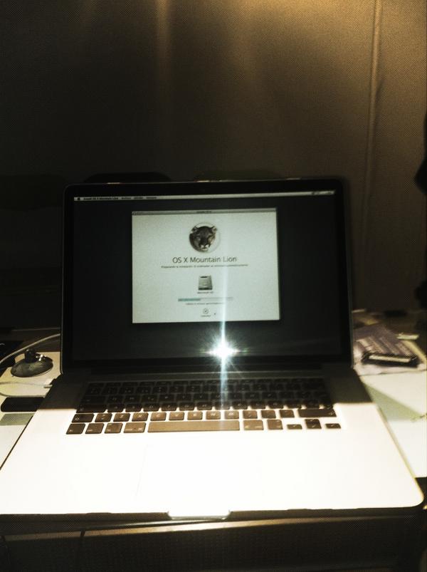 BatMacSoporte's tweet image. Gracias @mejyjones por el #MacBookProRetinaDisplay toy xoxo
