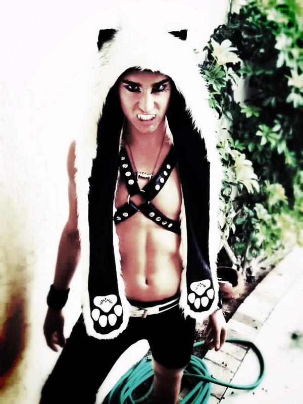 Danesuxx's tweet photo. Feeling like a saber tooth ti-GER! - @keshasuxx http://t.co/EDSTlzk7