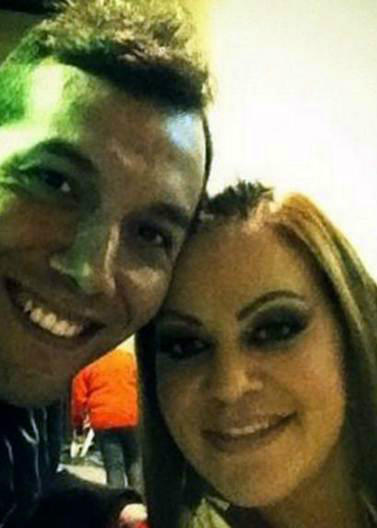 Esta fue la foto que alguien quito del twitter de <a href="/jennirivera/">Jenni Rivera</a> A 2 dias del accidente Sigan a <a href="/MICHBLANCO/">Zona PreferenTv</a>