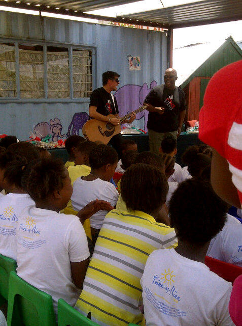 SocialWithSasha's tweet image. @Cito1974 &amp;amp; @TimothyMoloi doing a little Rihanna for the kids of @NoahCommunity #umbrella #FollowSA #PeaceStarts