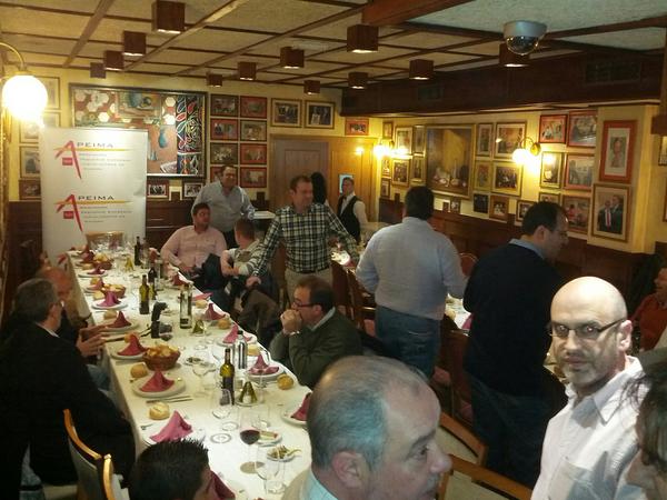 apeima's tweet photo. Comenzamos la comida y asamblea de la asociación, hay temas muy importantes a tratar. http://t.co/a577AqtD