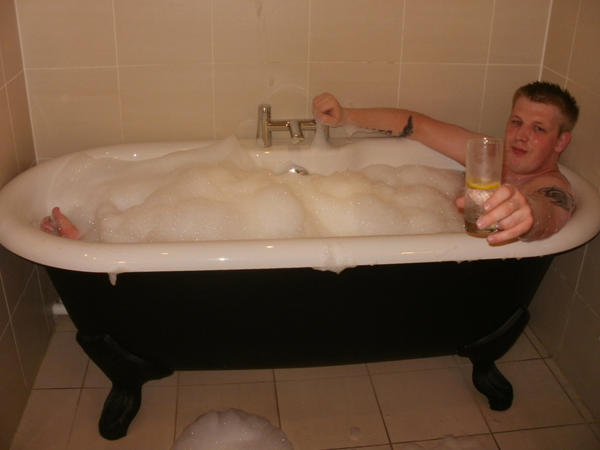 SimonsPrivate's tweet image. in the tub