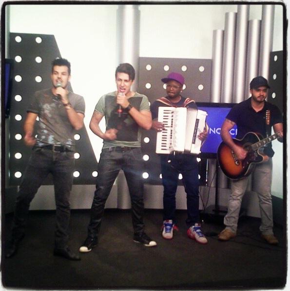 JCesareAdriano's tweet image. Quem assistiu a gente é só retuitar! :) #sertanejo #sbt #vaigatinha #coracaosoquervoce