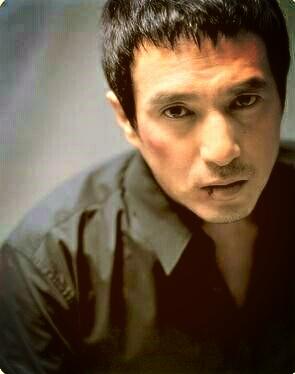 2001년 SBS드라마 피아노 올레티비로 돈주고 감상했다 그 당시 왜 이 드라마를 못봤는지 알수없으나 폭풍눈물 흘리며 무한감동 받으며 감상 조재현님...